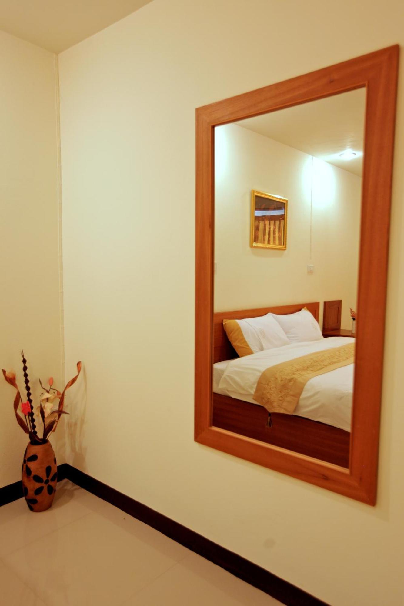 Rafael Hotel And Mansion Bangkok - Sha Extra Plus Certified Exteriör bild