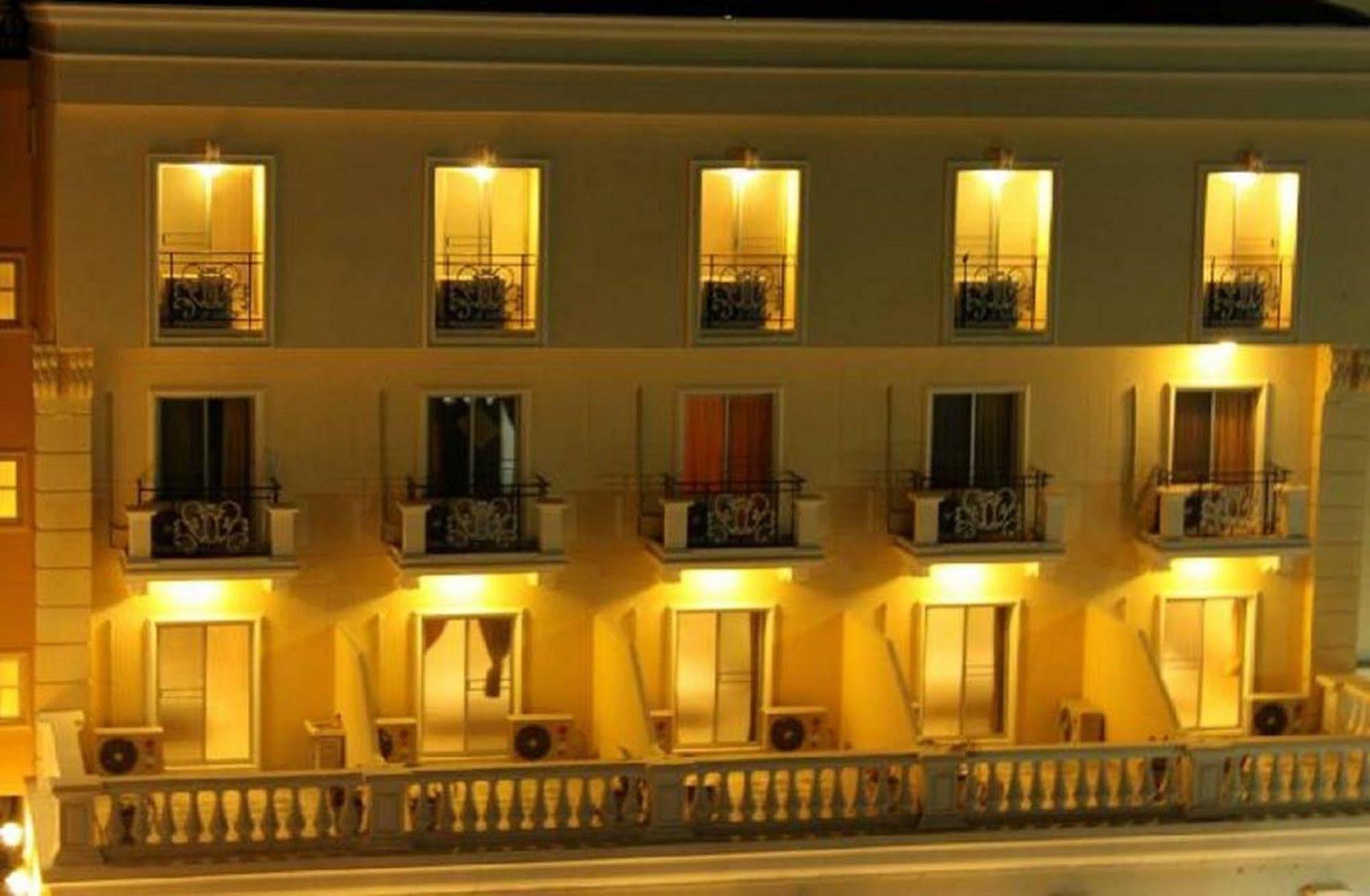 Rafael Hotel And Mansion Bangkok - Sha Extra Plus Certified Exteriör bild