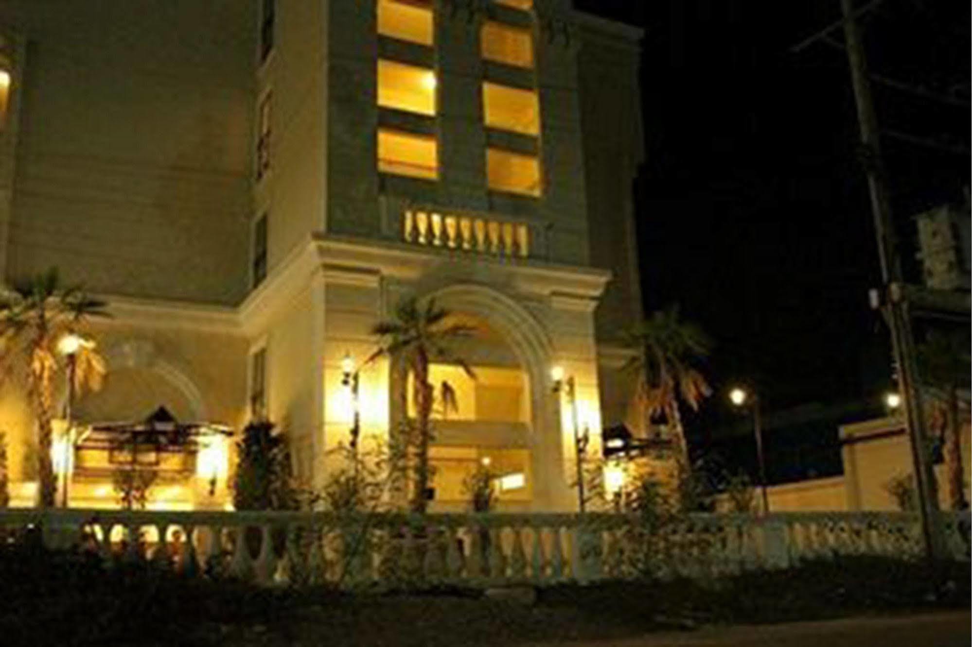 Rafael Hotel And Mansion Bangkok - Sha Extra Plus Certified Exteriör bild