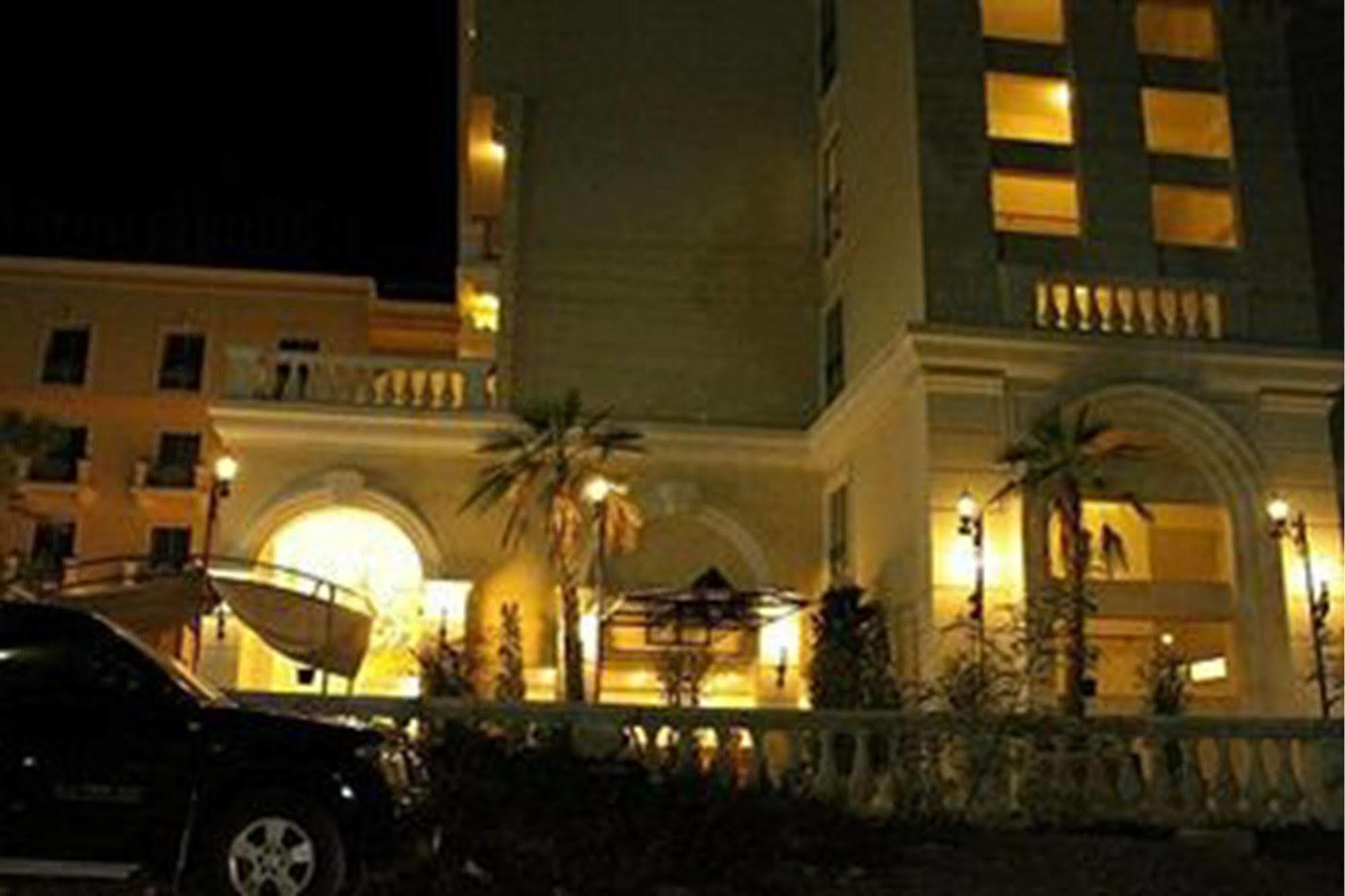 Rafael Hotel And Mansion Bangkok - Sha Extra Plus Certified Exteriör bild